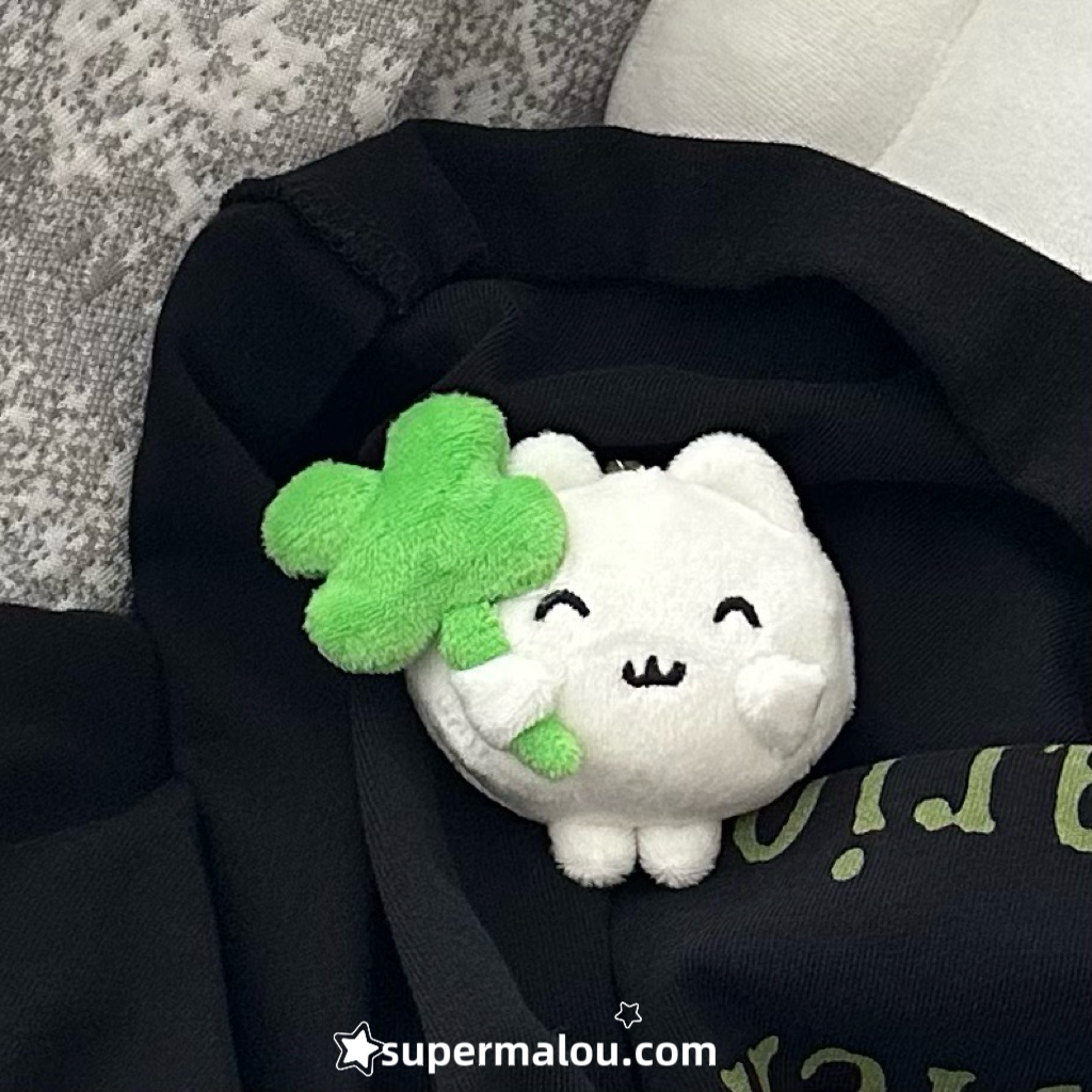 Four Leaf Clover Little White Cat Keychain