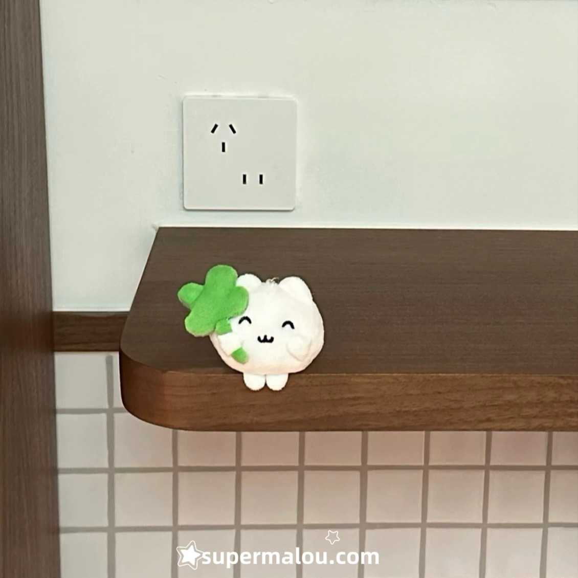 Four Leaf Clover Little White Cat Keychain