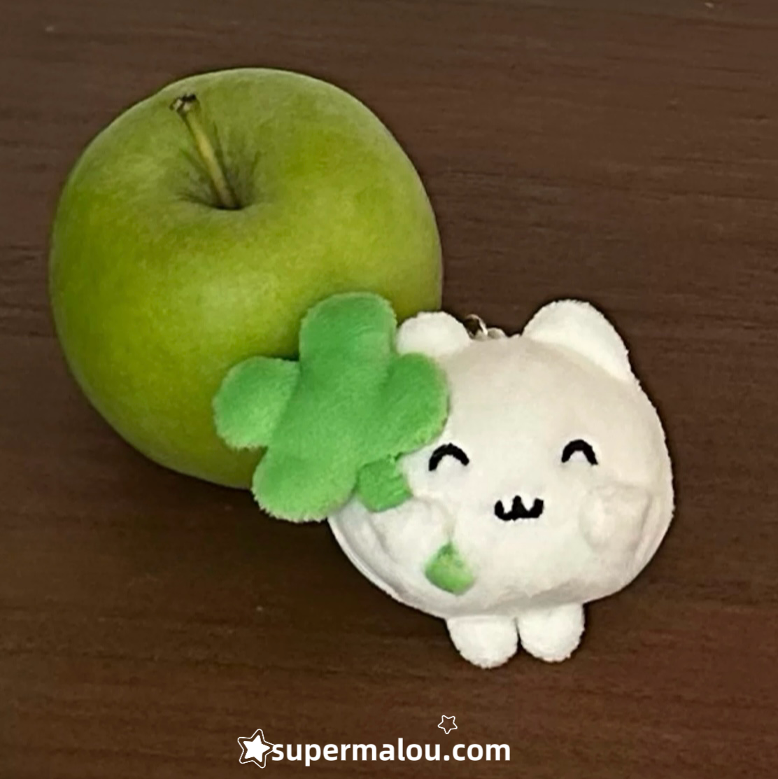 Four Leaf Clover Little White Cat Keychain