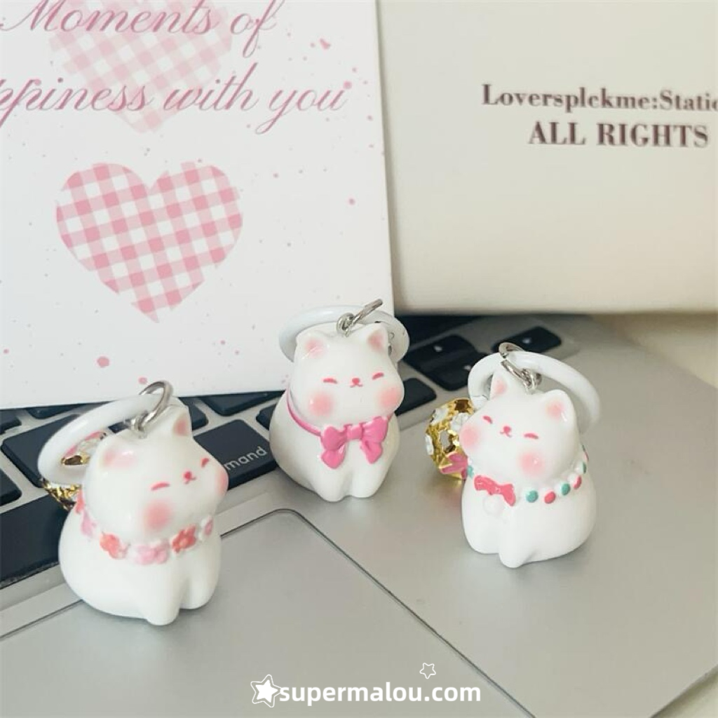 Three Dimensional Powder Blusher Bell Cat Keychain