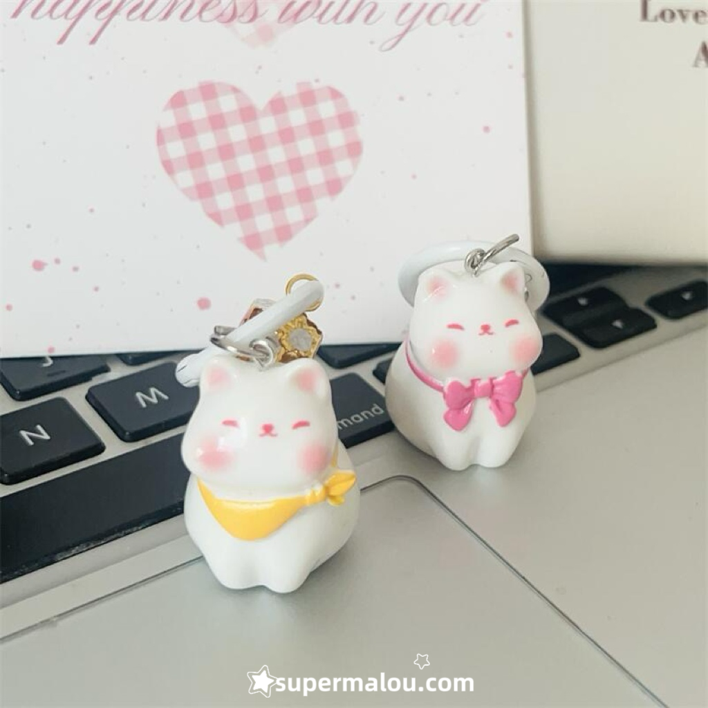 Three Dimensional Powder Blusher Bell Cat Keychain