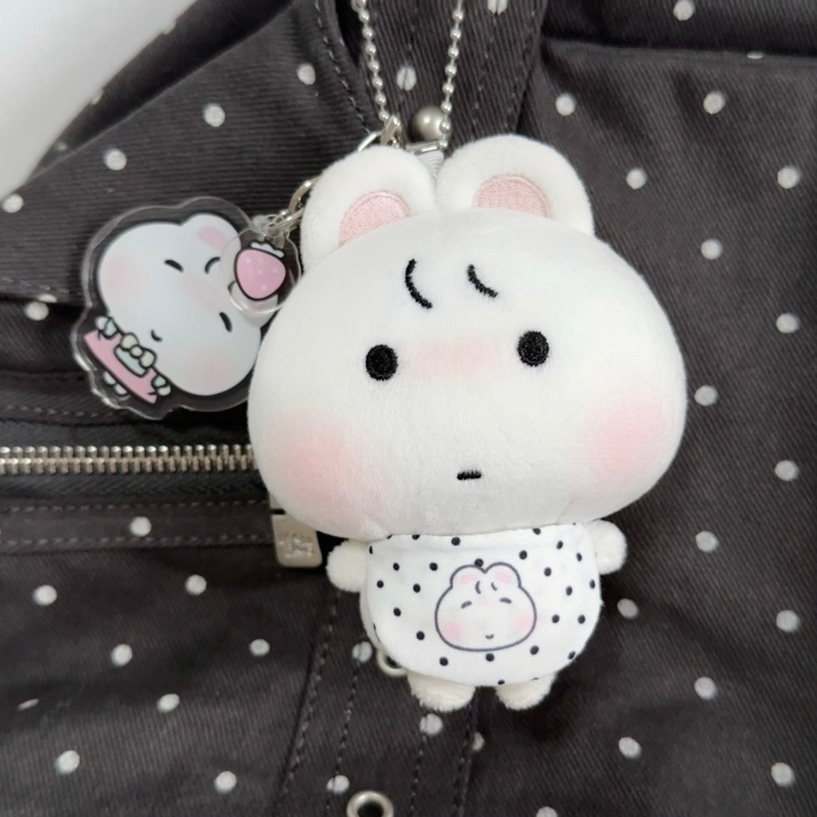 【Pre-Order】Glasses Bunny Plush Keychain Pendant