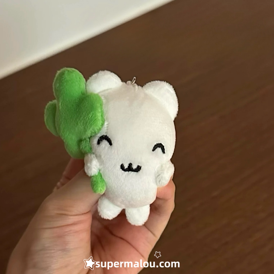 Four Leaf Clover Little White Cat Keychain